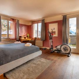 Lake and Mountain View Villa with Whirlpool and Free Parking in Huenibach, hotel v destinaci Thun