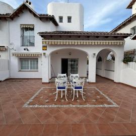 Casa tranquila cerca del mar 3 dobles, 6 pax, hotel v destinácii Roda de Bará