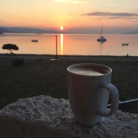 Traditional Greek house by the beach, hotel in Ermioni
