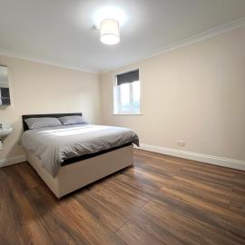 Atherley House - Winter Sale! Spacious Self Catered Rooms
