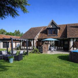 La Demeure du Cerf gîte de charme 6P avec piscine chauffée & spa, Sologne, proche Center Parcs, Lamotte-Beuvron et Zoo de Beauval, hotel a Chaon