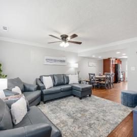 Luxury 3BR Retreat l 5 Min to Liberty University l King Beds & Free Parking, hotel a Lynchburg