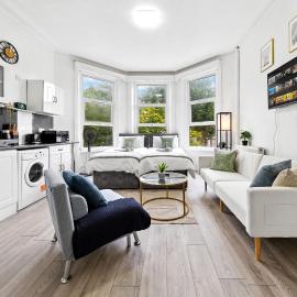 Long term Disc! Central London, Victorian style studio, sleeps 4 guests