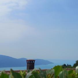 Sunclass Tignale Bungalow Gardasee، فندق في تينيالي