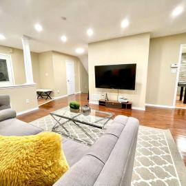 Paris Charm Modern 4B3B, Kitchen, Parking,5G, hotel u gradu Ričmond Hil