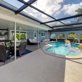 Heated Pool & BeachFront Villa with Soundproofed Doors in heart CapeCoral, hotel in Cape Coral