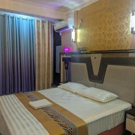 Ontrack Travel - room