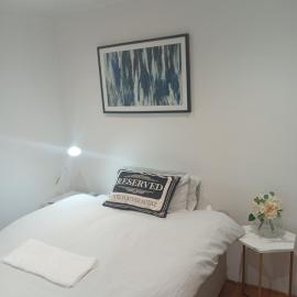 Lovely Timber Lodge Ensuite room in Corby Town centre NN17