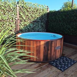 Boutique, cute seaside themed barn, private hot tub, 2 bedroom, sauna & gym, отель в Райде
