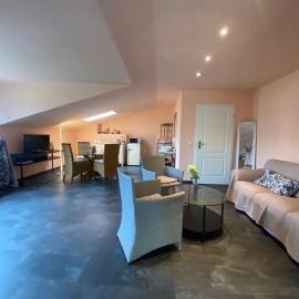 Weingut Mathis Apartment 2 Sunrise، فندق في كلينغينغمونستر