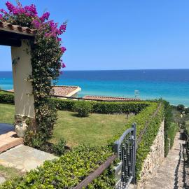 Casa Paradiso - Seaview & short walk to beach, hotel in Costa Rei