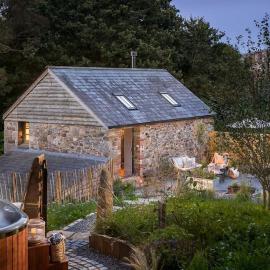 Secluded & Luxurious Romantic Haven with Hot Tub