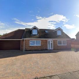 Detached, 5 Double Bedrooms, 3 En-Suites, 5 Car Parking