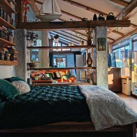 Rose Room, RoseArt Resort