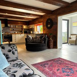 Cosy coastal hideaway with incredible sea views