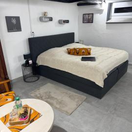 Gemütliches Kellerzimmer + Bad