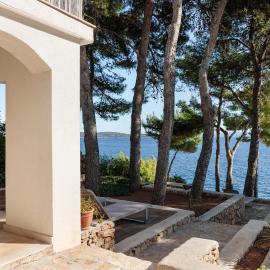 LUMA HVAR Premium Beachfront Villa 1st Row to Sea, hotel in Ivan Dolac
