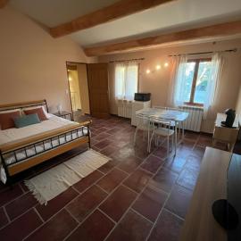 Le Mas du Platane - logement deux chambres en Provence, Hotel in Monteux