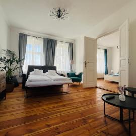 Besondere Ferienwohnung am Rande der Hauptstadt, hotel in Fredersdorf