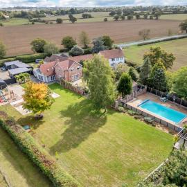 Luxury Spa House, hotel in Stanningfield