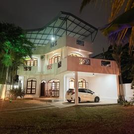 Rishi Lanka Villa Colombo, Stay near the Airport with hot water, AC, & free Wi-Fi, hotel a Kelaniya