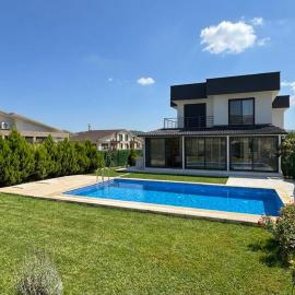 Villa with Private Pool in the Heart of Vineyard & Gastronomy Routes, hotel u gradu Urla