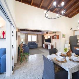Colonial 2BR Apartment 2 mins walk to beach