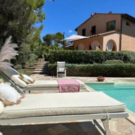 Villa Tosca con piscina privata e vista mare, hotel a Chioma