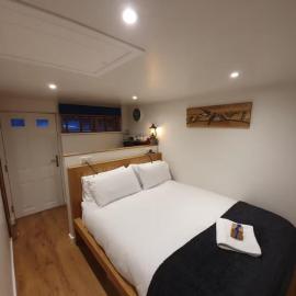 Annex in Chippenham with Parking and WIFI