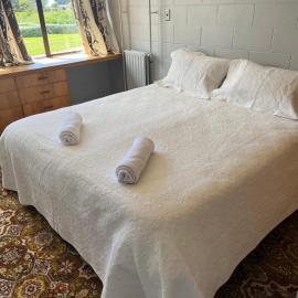 Quiet country setting- R3 Magnolia House, Hotel in Temuka