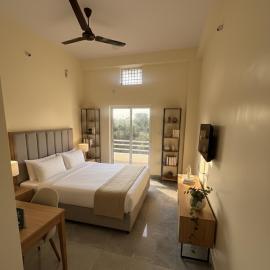 Hotel blossom Bhiwapur، فندق في Umred
