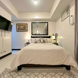 Vintage Colonial Chic with Netflix Disney at Manhattan, hotel u gradu Sampong