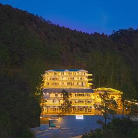 Lansdowne में, होटल Sterling Valley of Pine Lansdowne
