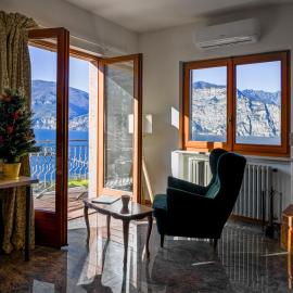Villa Nadya by GardaDoma, hótel í Brenzone sul Garda