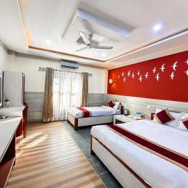 Chitwan Forest Resort with swimming pool , Chitwan National Park, hotel in Sauraha