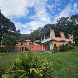 Casa tia Rosa, hospedagem familiar Guapimirim RJ, hotel i Guapimirim