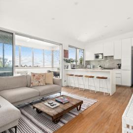 Luxury 2-Bed with Ocean Views and Garden, Hotel in Collaroy