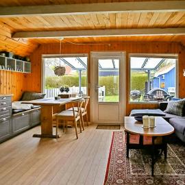 Sleep Under The Stars Near Brunsnæs Beach，布罗艾厄的飯店