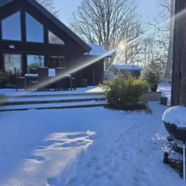 Newly built cottages with jacuzzy and sauna, Hotel in Älmhult
