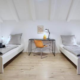BEGE APARTMENTS DeskSide