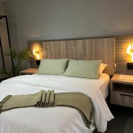 Fourteen38 Mews Guesthouse, hotel di Dwarsloop