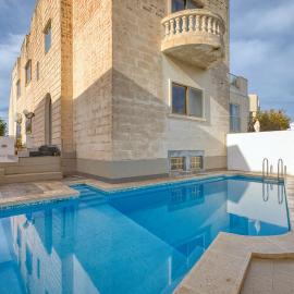 Luxury Villa Private pool BBQ & 5star amenities