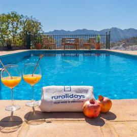 Villa Luz de Luna Guaro by Ruralidays, hotel din Guaro