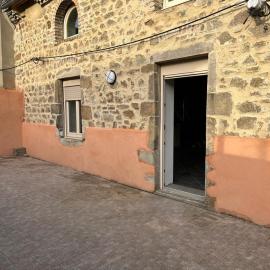 Duplex spacieux au centre du village 205, hotelli kohteessa Pélussin