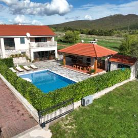 Casa Naturalis-Villa with heated pool &garden