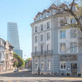 Hotel Resslirytti، فندق في بازل