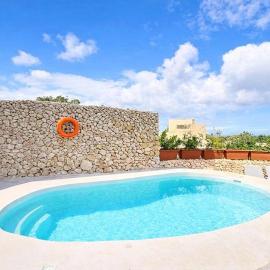 Peaceful Home with Private Pool and Rooftop Jacuzzi, Hotel in Xagħra