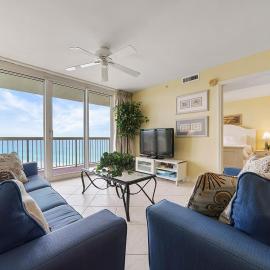 Pelican Beach 1216 - Ocean Front Condo with Shared Pool & Beach Access, hotell i Destin