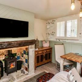 Driftwood Cosy quirky seaside hideaway