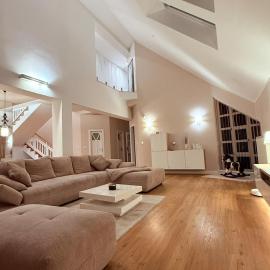 Lara House